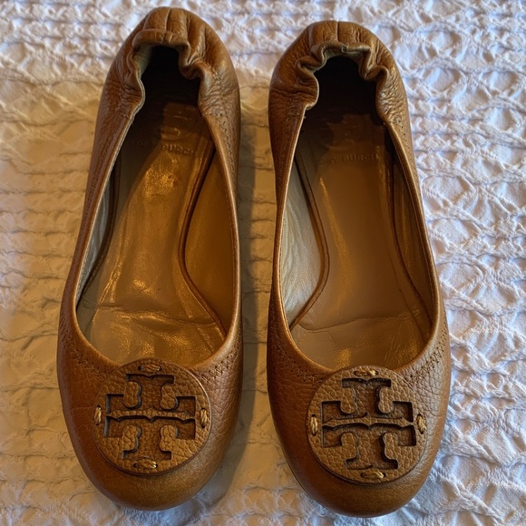 Tory Burch Teva Tumbled Leather Flats with Logo - Picture 16 of 16